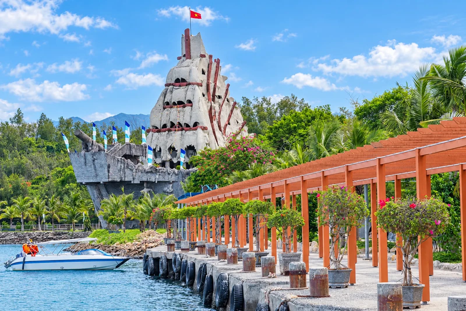 Tour 4 đảo Nha Trang: Thủy Cung Trí Nguyên – Bãi Sỏi – Làng Chài – Bãi Tranh